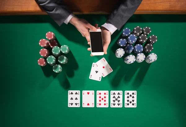 Sono vietati i giocatori che contano le carte sui casinò online?